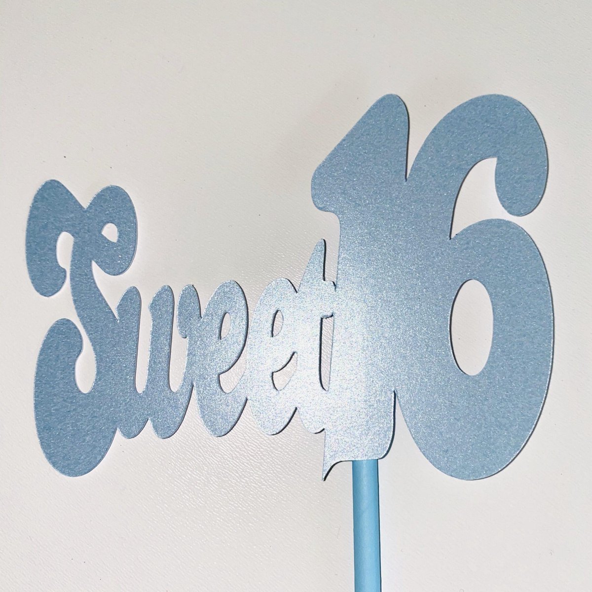 Taarttopper| Cake topper | Verjaardag| Sweet Sixteen 16 | Licht blauw parelmoer|14 cm| karton